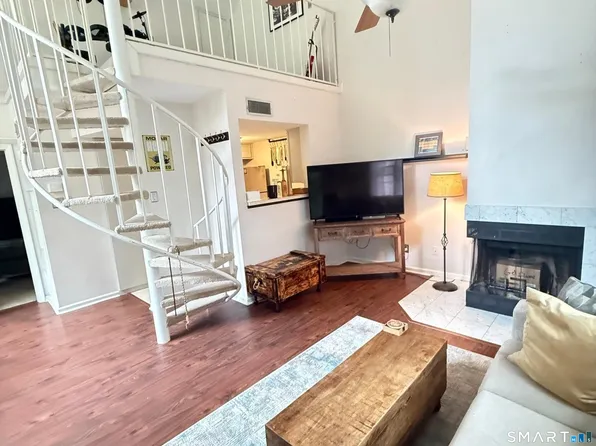 221 Carriage Crossing Lane #221, Middletown, CT 06457