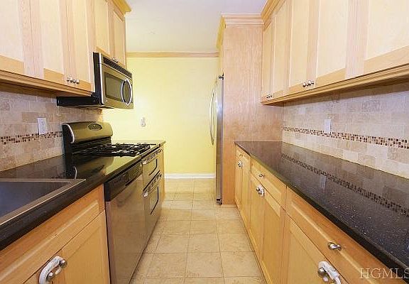 3rd image of 1234 Midland Ave APT 1A