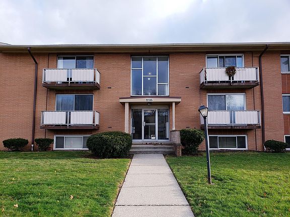 3rd image of 22065 River Oaks Dr