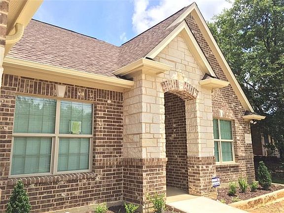 2nd image of 321 Somerset Cir