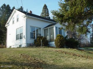 81 Sherwood Dr, Waymart, PA 18472