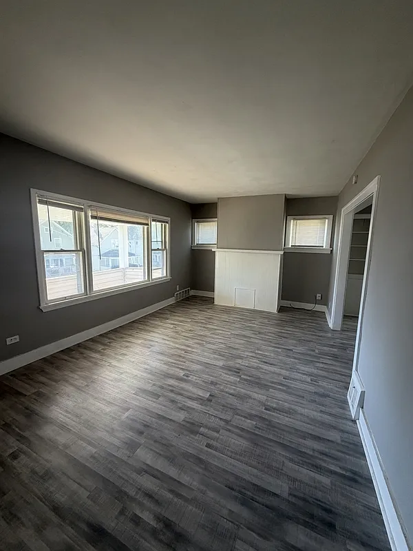2 bed, 1.0 bath, 973 sqft, $1,088 — Photo 1