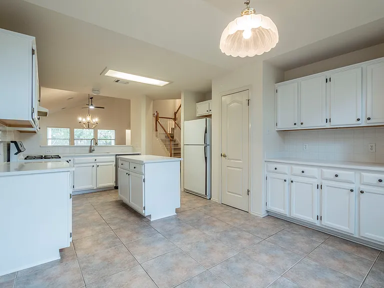 2811 Hannah Kay Ln — Photo 5