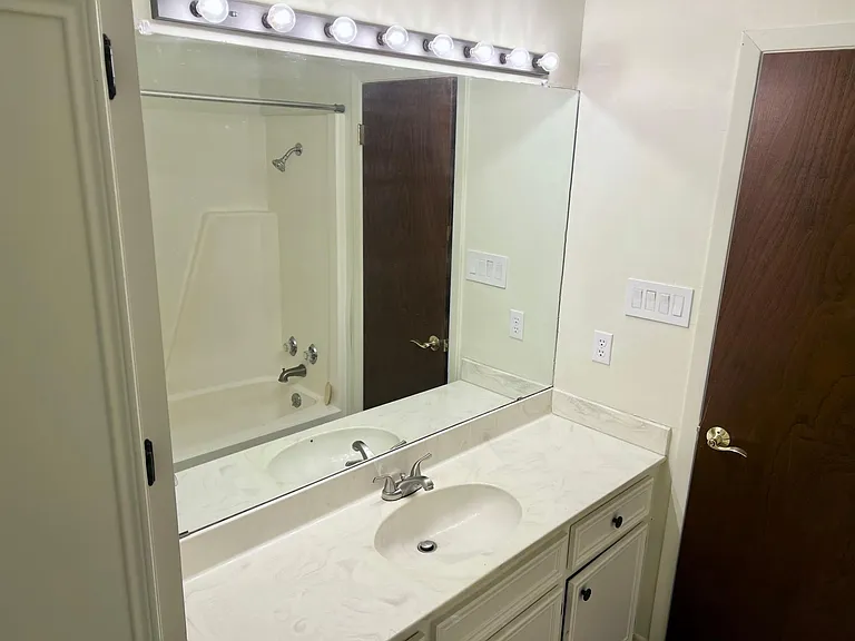 300 Lucy Ln — Photo 14