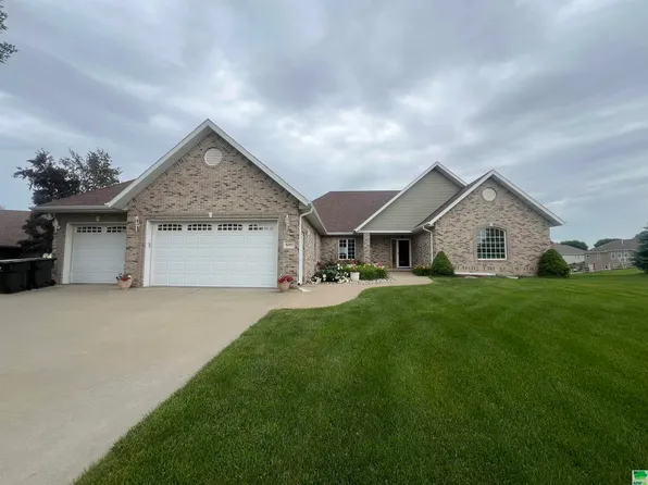 6745 Cantebury Ct, Sioux City, IA 51106