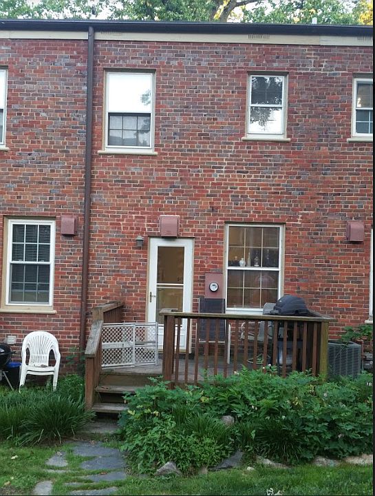 2nd image of 1415 S Barton St Unit 250