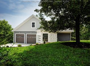 8 Meadow Rd, Charleston, WV 25314