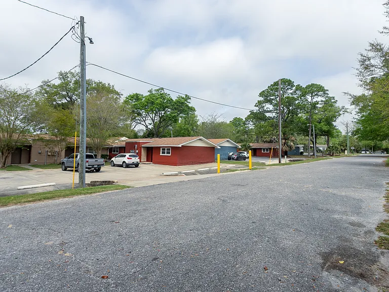 4607 W Jackson St — Photo 15