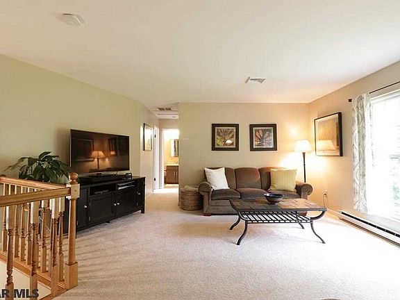 4th image of 661 Berkshire Dr