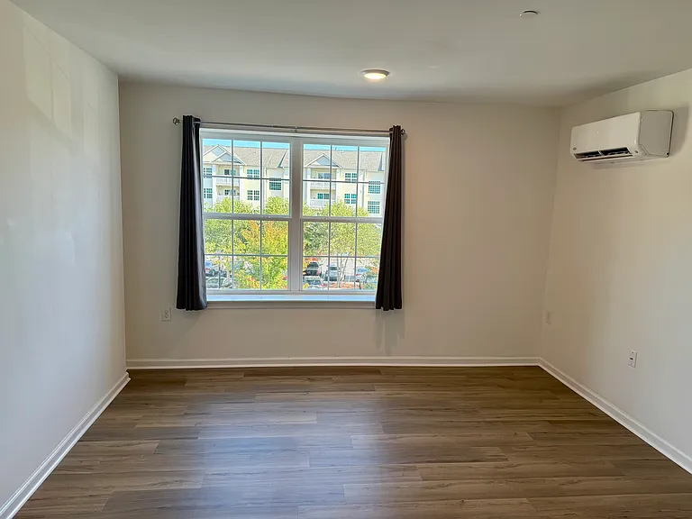 480 Main St #1000-B — Photo 8