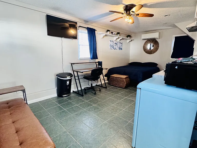 1105 W Rock Spring Rd #B — Photo 7