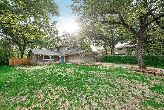 Building Photo - 2817 Blackwood Dr
