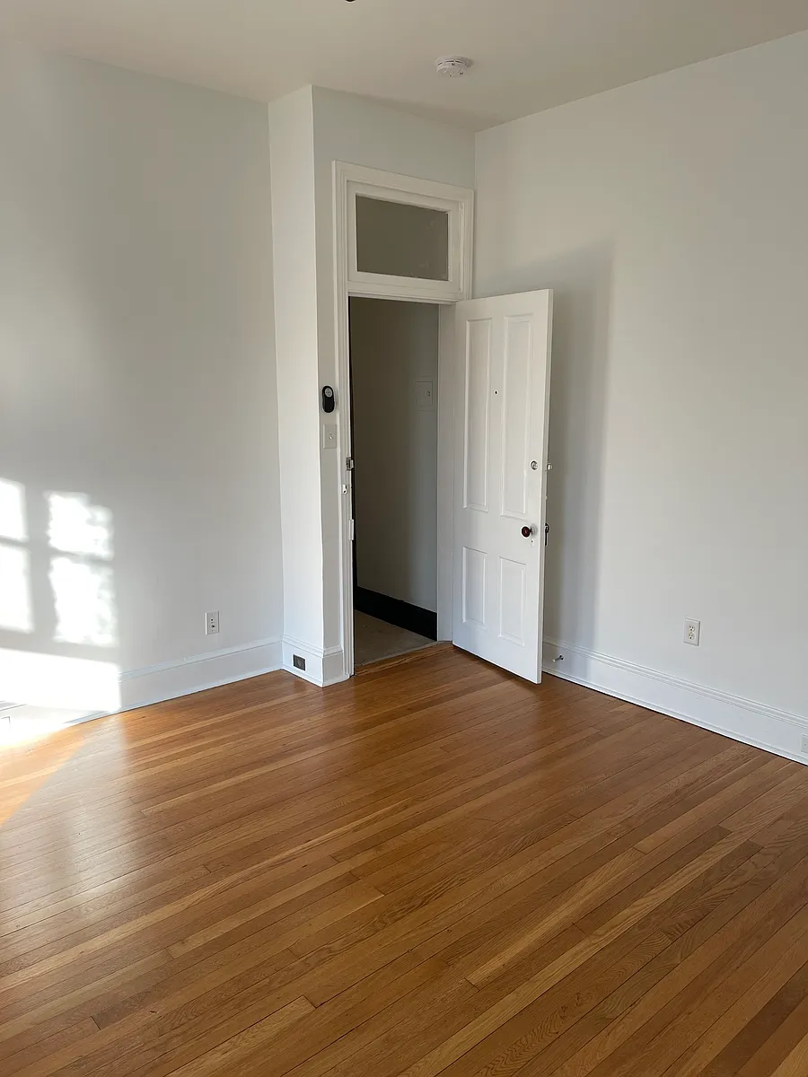 Building Photo - 105 W 3rd St #1