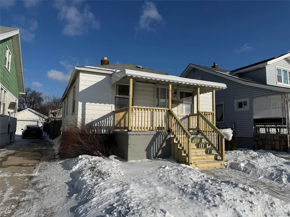 7377 Bernice Ave, Center Line, MI 48015