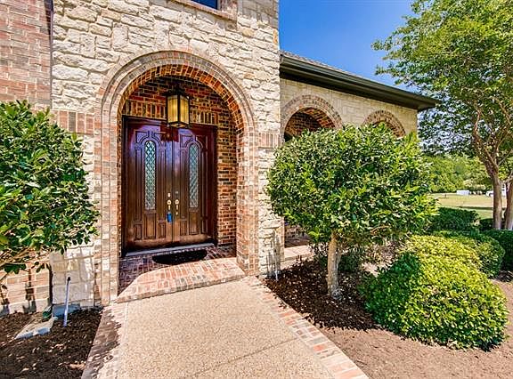 3rd image of 111 Weston Dr