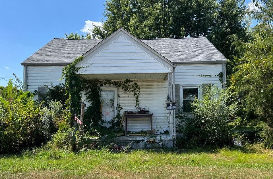 1st image of 1395 Southampton St
