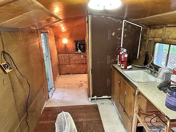3rd image of 73 Seeley W