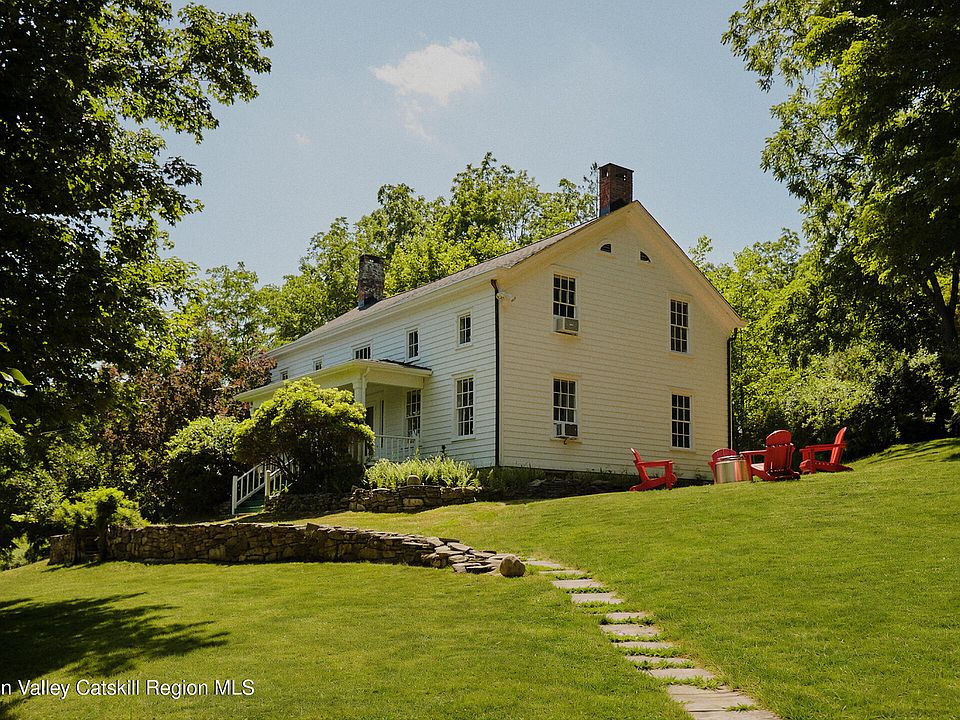 1st image of 718 Mountain Road