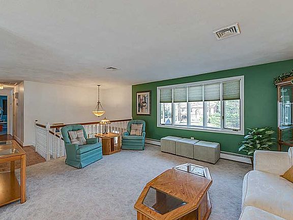 4th image of 14 Cherrywood Dr