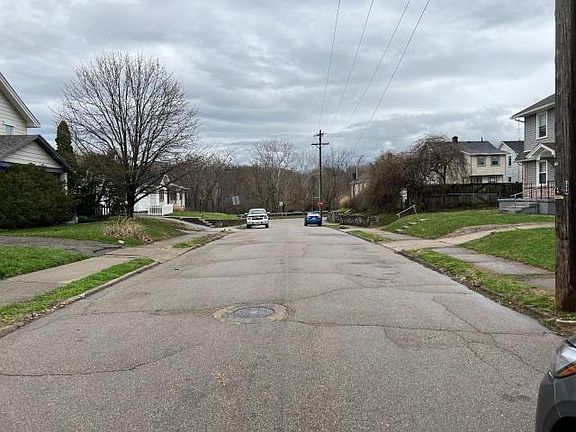 4th image of 445 Sandhurst Dr
