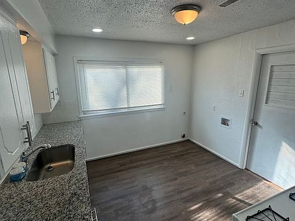 2nd image of 913 SW Grand Blvd