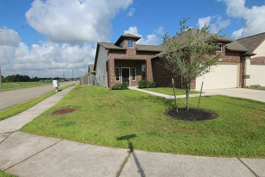 Bavaria Townhomes — Photo 3