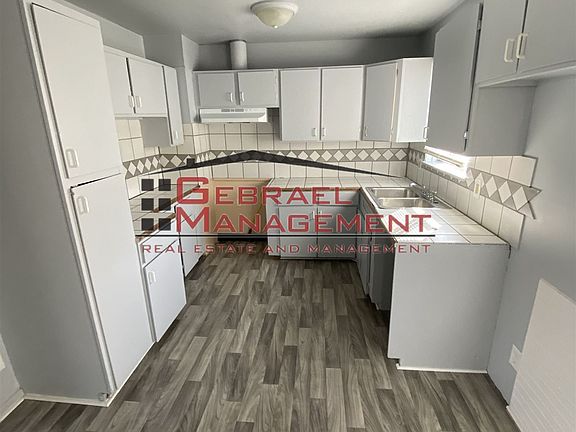 3rd image of 3230 Montana Ave