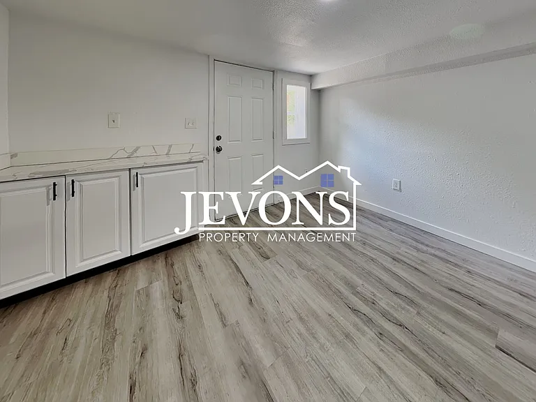 630 N Skyline Dr #B — Photo 6