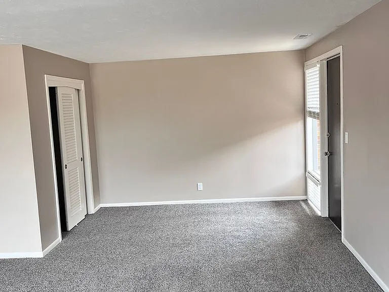 Bristol Square Apartments — Photo 48