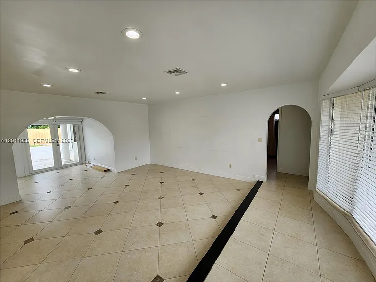 4233 S Jackson St — Photo 17