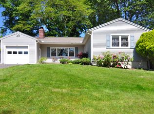 24 Edgewood Rd, Hartsdale, NY 10530