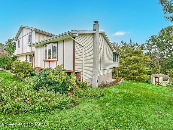 4th image of 121 Leland Dr