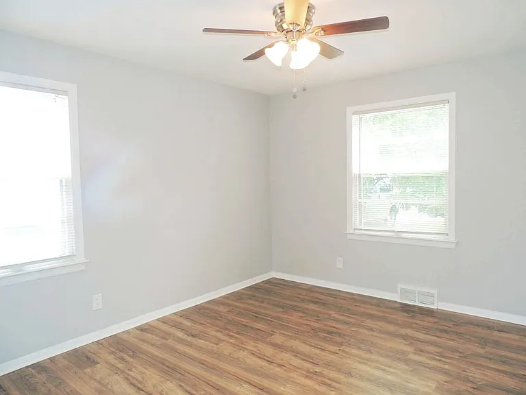 18201 Hazelwood Ave — Photo 9