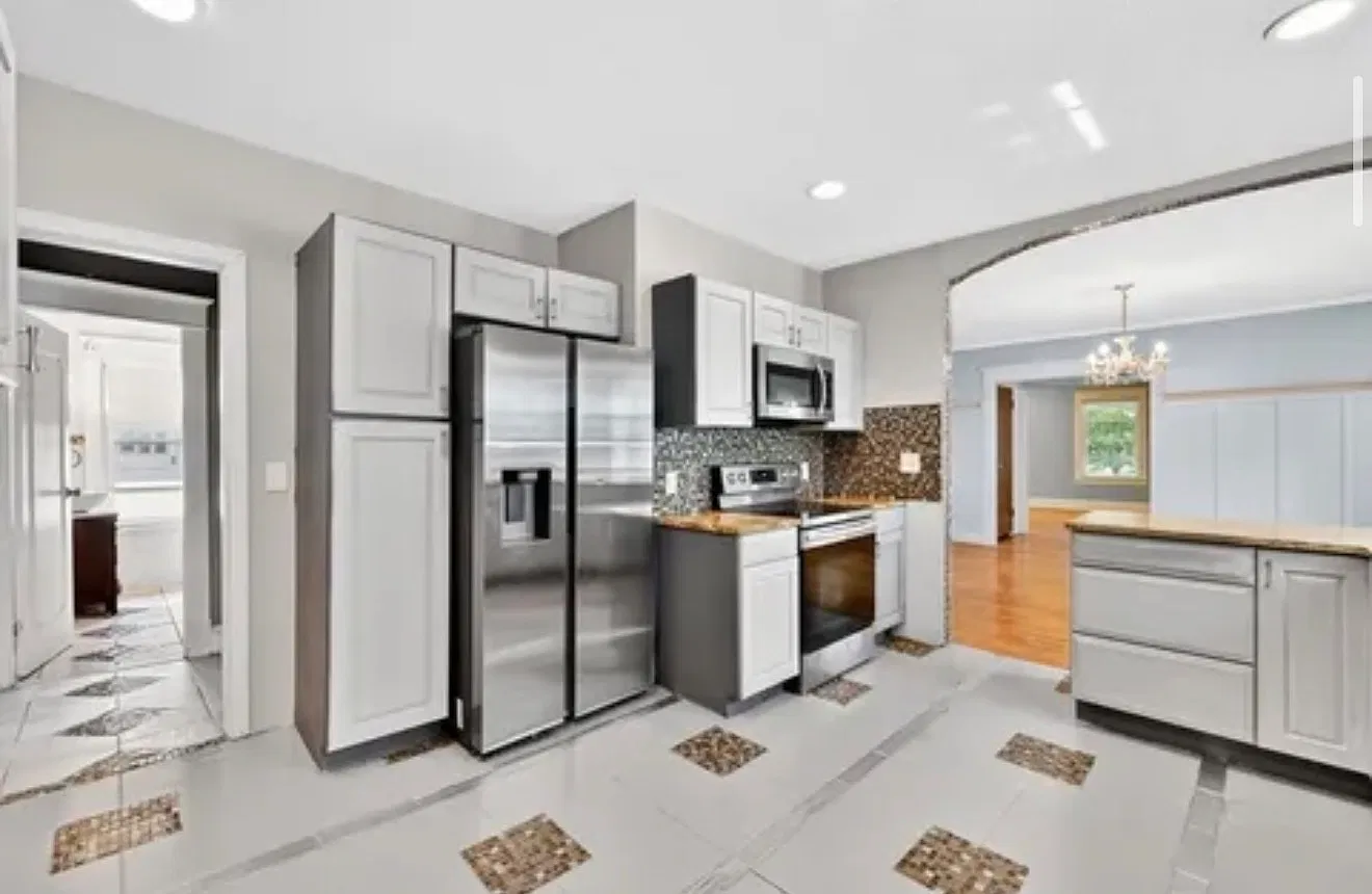 4 bed, $2,300 — Photo 3