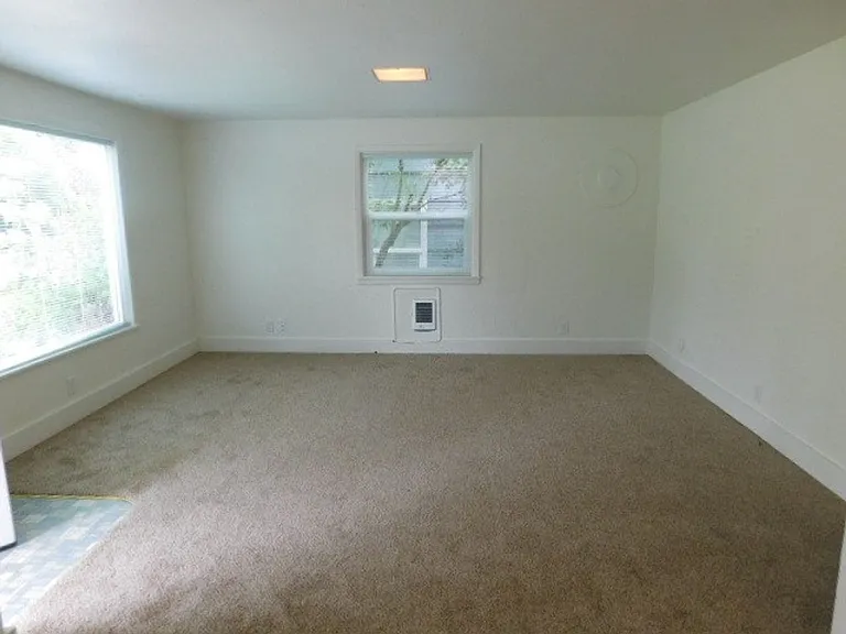 800 Rosemont Ave NW — Photo 5