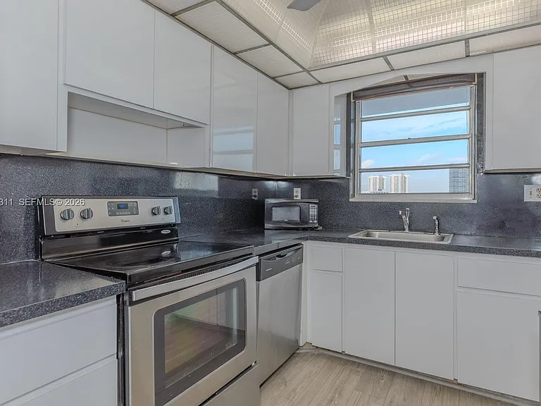 137 Golden Isles Dr #809 — Photo 11