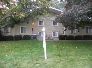 2815 Shore Dr APT 3, Marinette, WI 54143