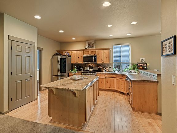 3rd image of 21183 Ritz Pl