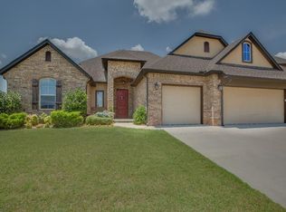 1113 Dayton Ln, Moore, OK 73160