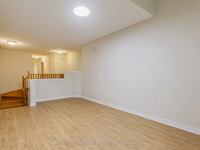 142 Mistywood Cres W — Photo 35