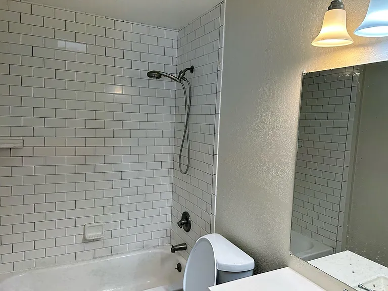 1710 Avondale Ave — Photo 9