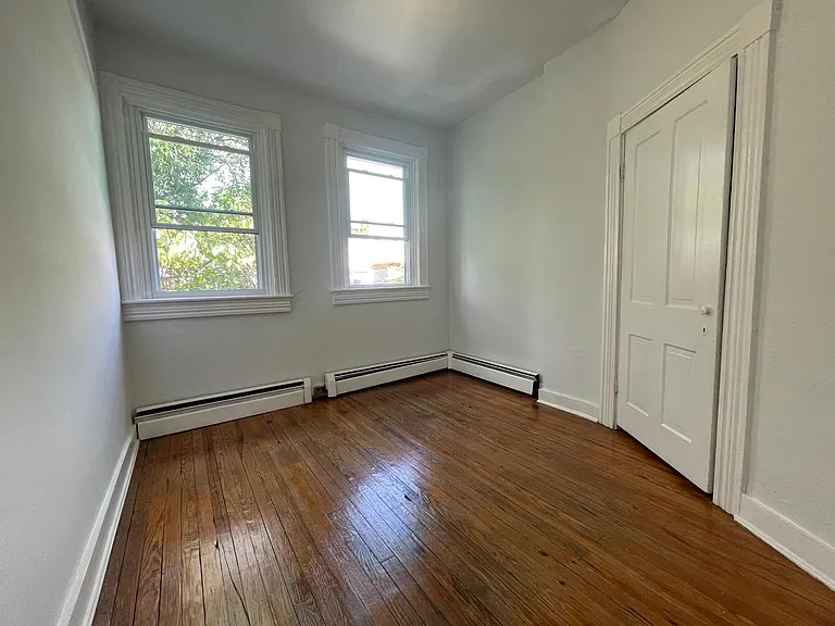 826 W 34th St — Photo 14