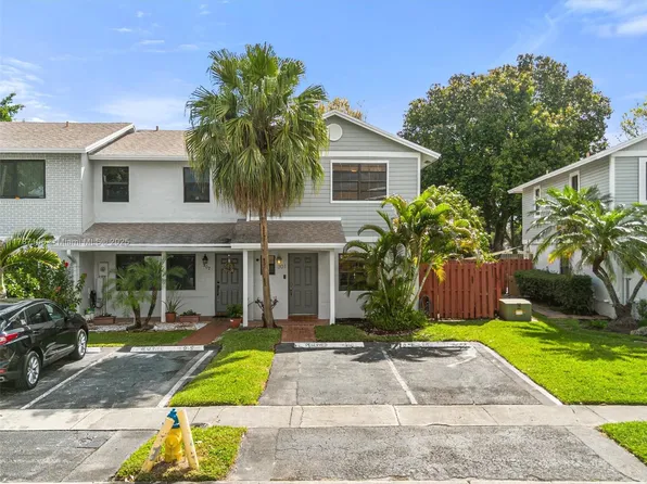 301 NW 106th Ter, Pembroke Pines, FL 33026