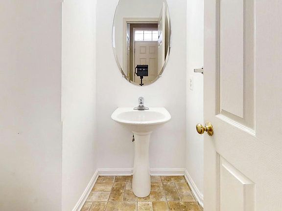 3rd image of 902 Alexandria Way