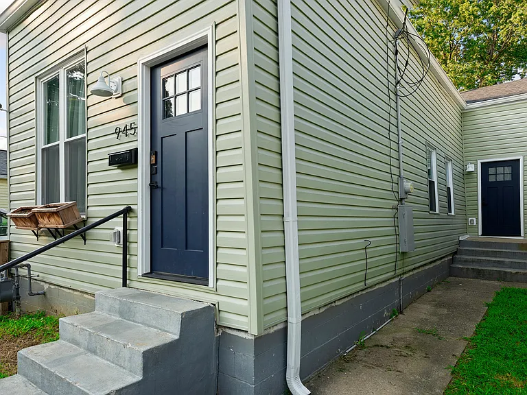 945 Goss Ave — Photo 5