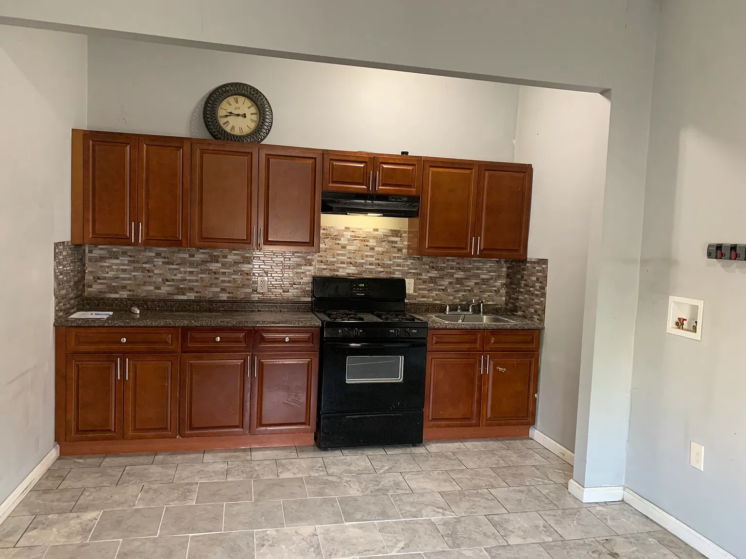 3 bed, $2,500 — Photo 2