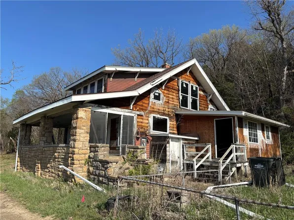 10648 Kaw Dr, Edwardsville, KS 66111