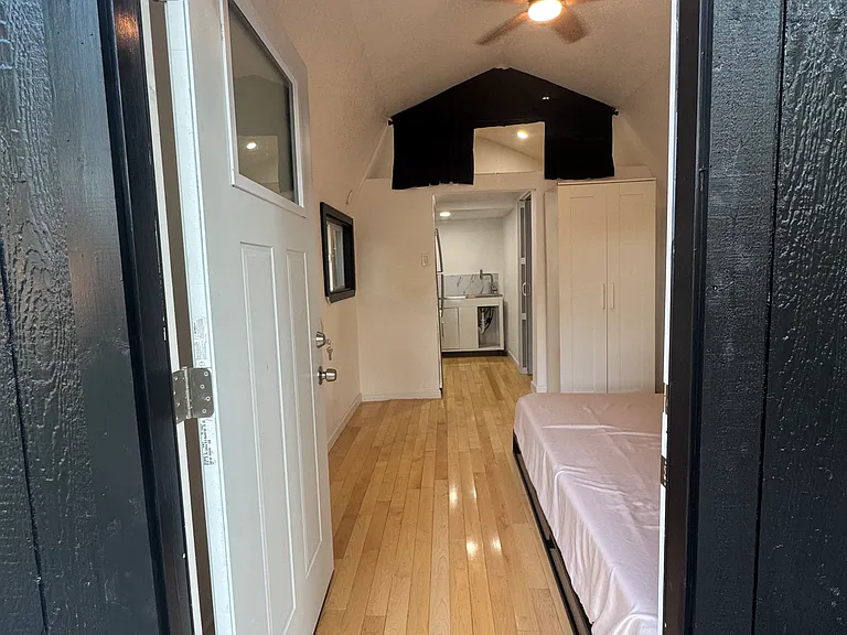 536 Hillvale Dr — Photo 2