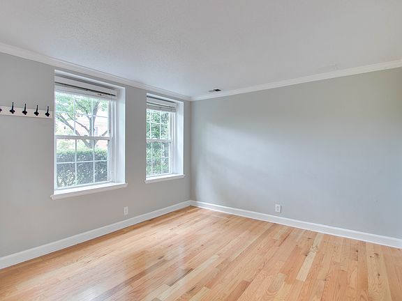 4th image of 2802 S Abingdon St #2802