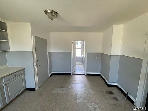 5th image of 132 Vandalia St #1